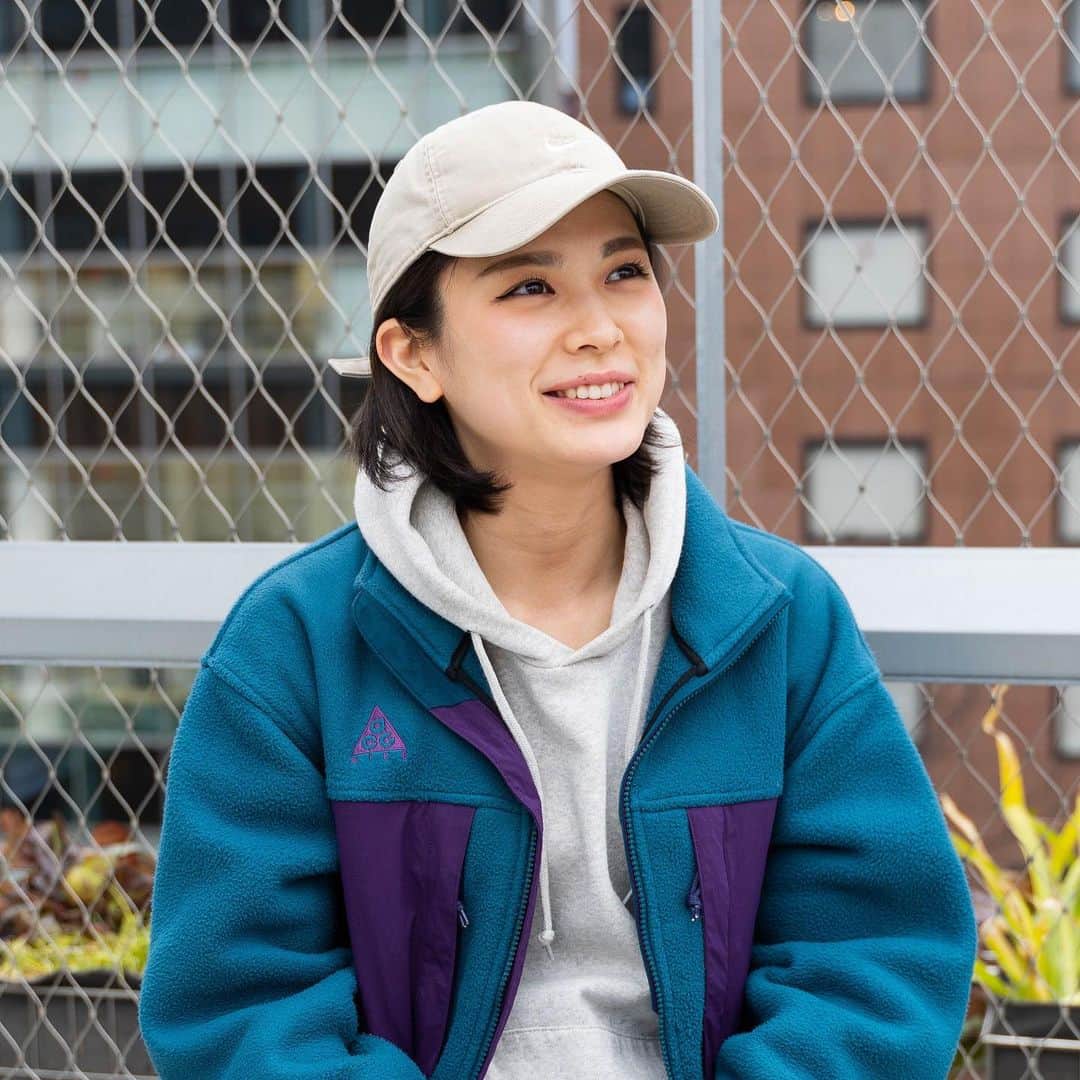 社会人のための学校MUPのインスタグラム：「現在パーソナルトレーナとして活躍中のUR-U生にクローズアップ。  会社員を辞めてフリーランスとして独立した直後は大変でした。何が大変ってもうお客様がきてくれないし、でも何をすれば自分のこと知ってもらえるかなんてわからないんですよ。  自分のジムを作るっていう夢もあったのでこのままだとダメだなって思って色々調べてみたらUR-Uを見つけて入学してみたんです。自分がどれだけビジネスの勉強不足だったか気づきました。笑  会社員の頃は店舗経営のコンサルとか担当してたから得意だと思ってたんですけど感覚でやってたところがあって。集客のこととかSNSの使い方とか勉強できて。しかも電車の中とかでも勉強できるから続けられました！、で、勉強したら徐々にお客様に私のことを知ってもらうことができて。徐々にたくさんのお客様が会いに来てくれました。  勉強も仕事も楽しくできるのが1番いいですね！仕事もたくさんのお客様に来ていただいて、たくさん会話できて楽しいです！  今は宮下パークでパフォーマンストレーナーとして活動もしてます！今後もたくさんのお客様に会えるように私の強みを活かして活動していきたいです！  #ユアユニ #URU #uru #Youruniversity  #オンラインビジネススクール #全スキルをアプリ1つで」