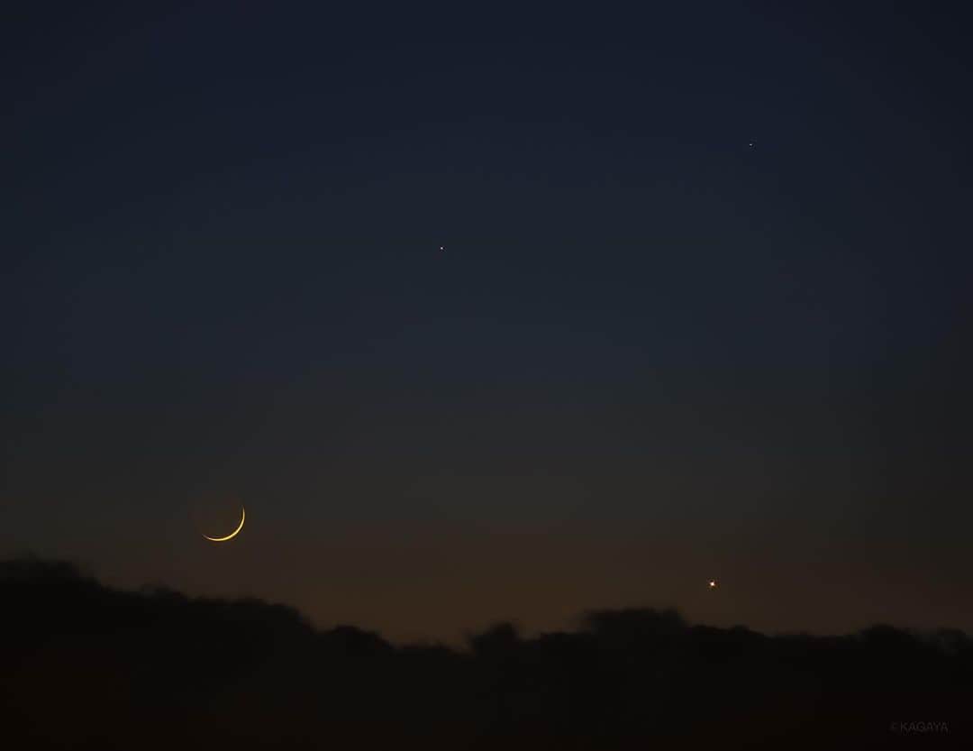 KAGAYAさんのインスタグラム写真 - (KAGAYAInstagram)「3月のお勧め天文現象（すべて肉眼でOK） ▶上旬 火星とすばるが並ぶ ▶3/10-11夜明け 細い月と土星・木星・水星が近づいて見える ▶3/15 三日月 ▶3/17-22 宵に宇宙ステーションが見える ▶3/19宵 月と火星・すばる・アルデバランが近づいて見える ▶3/29未明 満月 写真は昨年撮影した細い月と惑星たち #星空」2月28日 20時08分 - kagaya11949