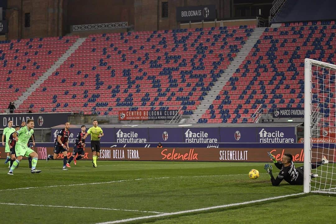 ボローニャFCさんのインスタグラム写真 - (ボローニャFCInstagram)「🧤GAME-CHANGER 🧤  @lukaszskorupski28 👏   #ForzaBFC #WeAreOne」2月28日 20時09分 - officialbolognafc