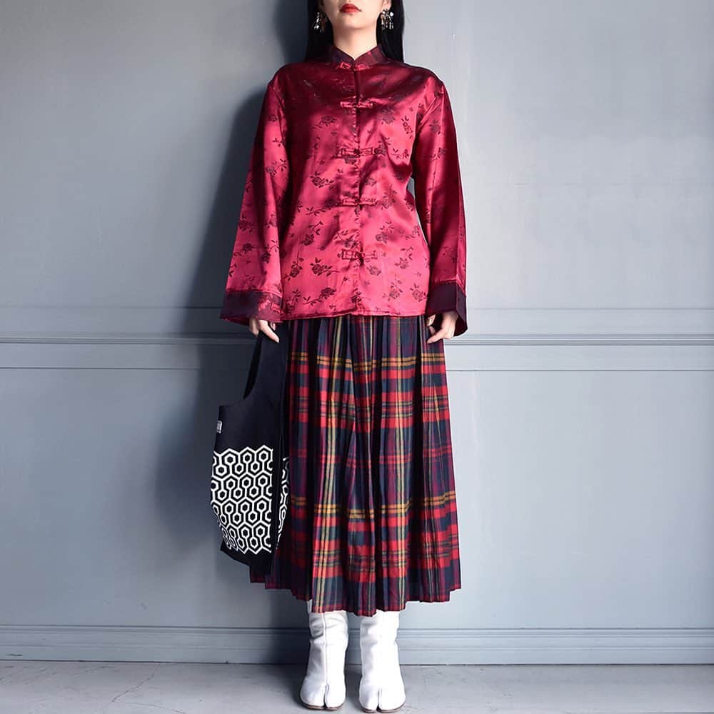 のインスタグラム：「-「USED&VINTAGE」Now on sale-  Now it’s easier for overseas customers to make an order. Please check it. https://sister-tokyo.com  #sister_tokyo #used #vintage #sisterusedselection #onepiece #dress #hat #sister_tokyo #coperni  #blanceyewear」