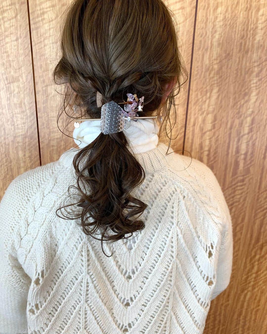 YU-U（工藤由布）のインスタグラム：「cut&color&arrange✂︎ 帰るだけでもおめかしするtimeは必要🙈💛 ルンルンな気持ちはこんな世の中の時こそ大事🥺✨ 少しでもテンションがあがることして わーーって遊べる日までアレンジ力磨こう🥰🌼 いつもありがとう🤍 ・・・ #uアレンジ #ひとくせポニー #ロングアレンジ」