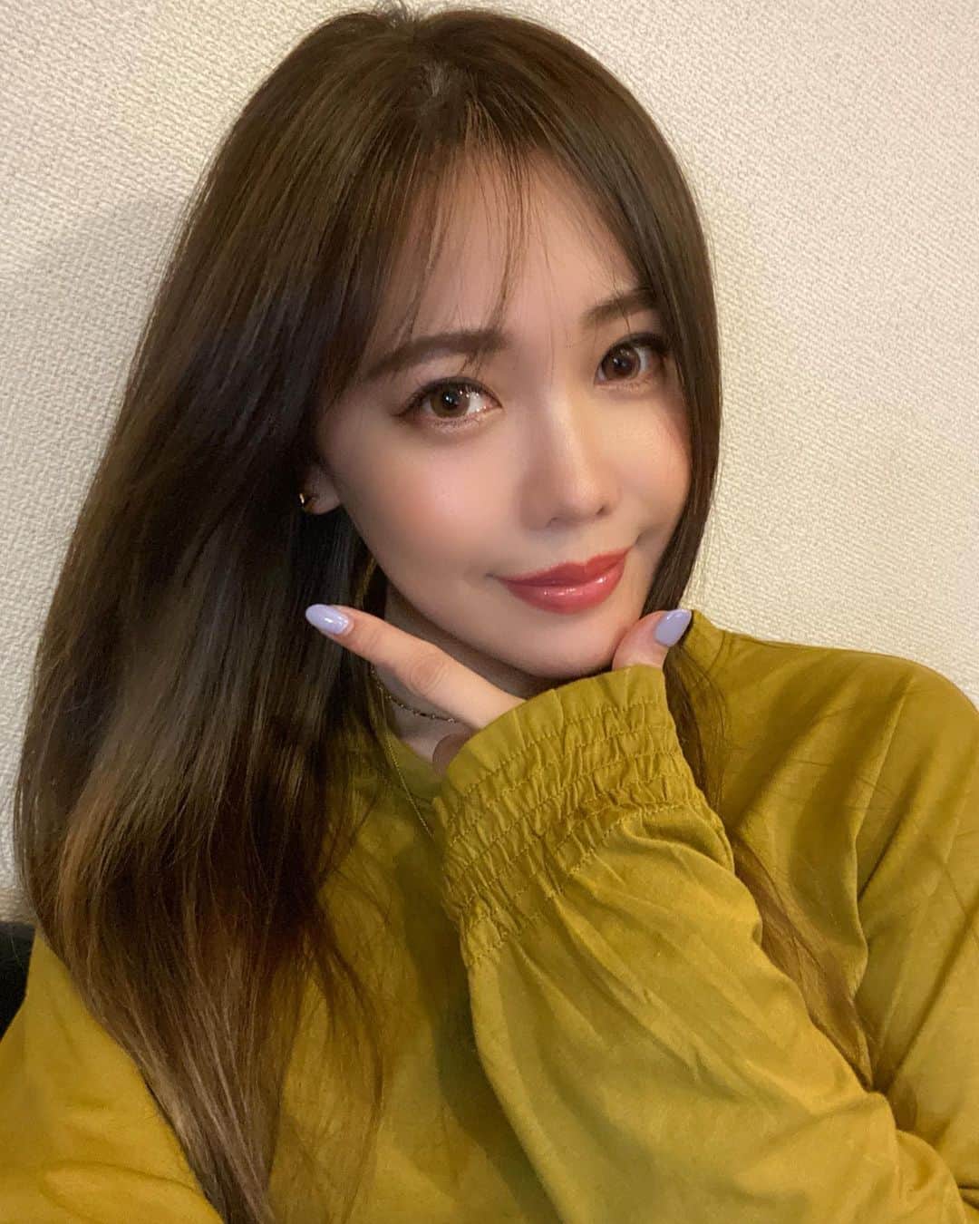 のインスタグラム：「やっほー💛 New hairのJURIです✂︎✨  昨日はねぇ美容dayで  🏥@original_beauty_clinic_ginza に伺って OBスレッドをしてきましたよん🌱 佐藤先生 @dr.sato_reiji 神様レベルの優しさと丁寧さで 泣けます🥲💘  美容って、色々と経験があっても やっぱ勇気もいるし不安もあるからね。 お肌やアンチエイジング、美容のさまざまな悩みに親身になってくださるクリニックで本当に大好きです！ 今回もありがとうございました🙇‍♀️  女の子ってあれこれ大変だけど 楽しみながら綺麗を目指しましょ🥰  #美容 #originalbeautyclinic #originalbeautyclinicginza」