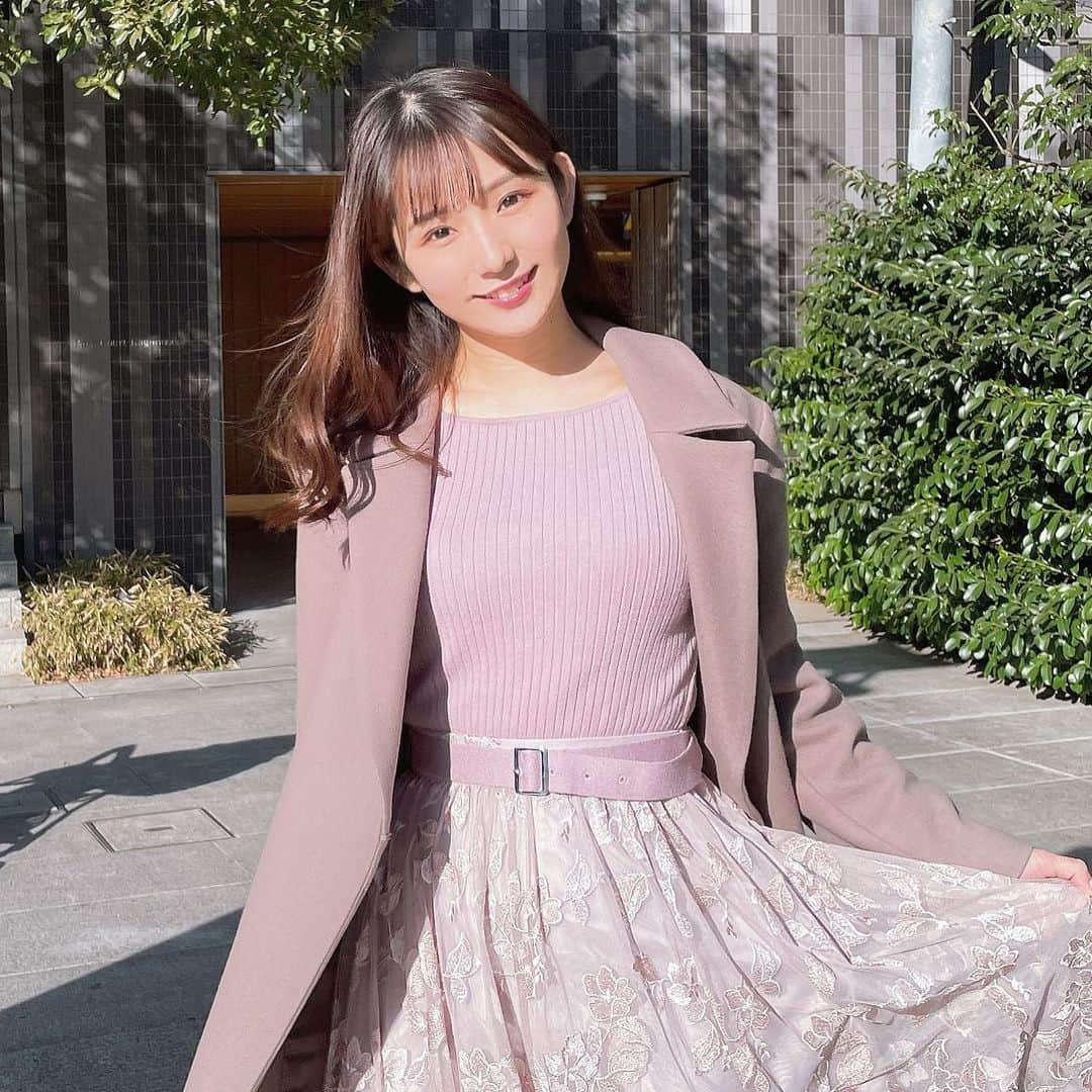 栗田麻理のインスタグラム：「. 春らしい素敵なワンピース👗🌸  以前展示会で頼んでいたものです◎ 似合いそうと言っていただけたので購入しちゃいました😊✨ #rirandture #arpegestory」