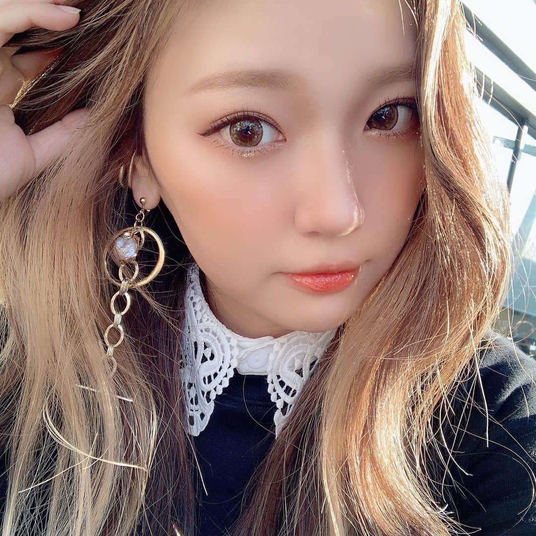 いっちゃん/嶋津 いつみのインスタグラム：「. . 明日やっとカラー行けるんやー♡ . . . . どんなにしてもらおうか 悩んでる👉🏻👈🏻 . . . . 前回のカラー真似してくれた人が 多かったから 参考になるようにまたカラーの詳細聞いてくるね💜 . . . . .  #サロモ #いっちゃん  #フリーモデル  #いっちゃんコーデ #ブライダルモデル #アレンジモデル #ヘアカラー  #ヘアアレンジ #くしゃ顔  ##関西  #関西サロモ  #サロンモデル #サロモ #いっちゃん  #フリーモデル  #치맥  #좋아요환영 #소통환영 #팔로우환영  #팔로미 #인친환영 #친구해요 #셀카  #셀피」