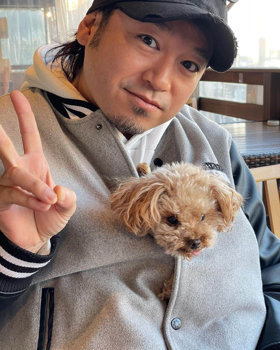 仁科克基のインスタグラム：「連日の#舞台　#遠山の金さん の稽古でうちの愛犬も寂しがってます！ 一緒にいる時の甘えっぷりが凄いww  #仁科克基 #俳優 #釣り #海 #Vシネ #日本舞踊 #岩井流 #藤間流 #舞踊家 #ウルトラマンヒカリ #Actor #fishing #Ocean #シマノ #SHIMANO #チームアッセンブル #TeamAssemble」