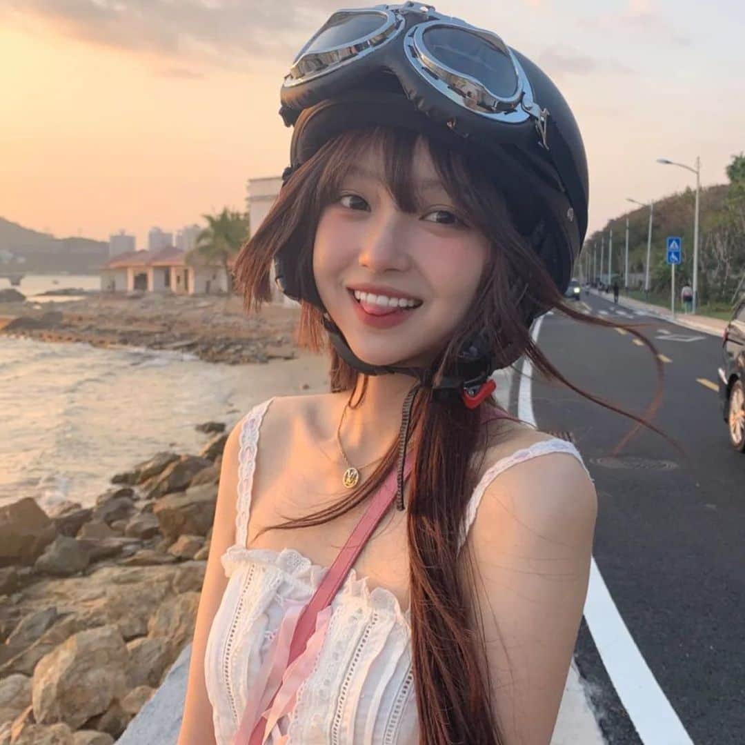 星來のインスタグラム：「外国人×国宝級美人。 夕日背景が似合いすぎ。。 #外国人 #国宝級美人 #美しい #笑顔 #夕日 #いいね返し #インスタ映え #instagood #instalike #f4f #l4l #likeforlikes #likeforfollow #いいねした人全員フォローする #お洒落さんと繋がりたい #美男美女と繋がりたい」