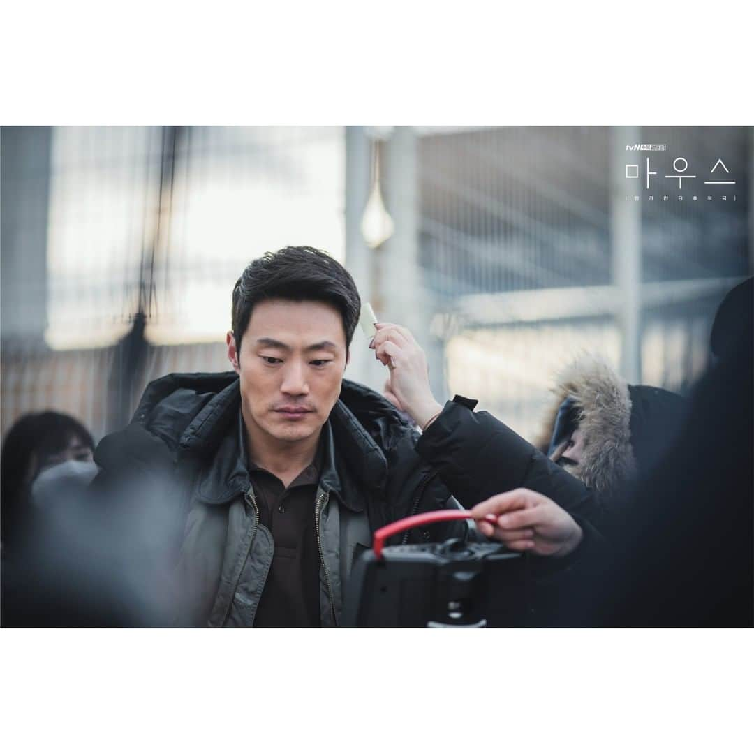 tvN DRAMA【韓国】さんのインスタグラム写真 - (tvN DRAMA【韓国】Instagram)「[D-3] 케미가 식을 줄 모르는 HOT한 현장 비하인드 컷 미리 대방출💗  3월 3일 [수] 밤 10시 30분 tvN 첫 방송 #마우스 #tvN #새수목드라마 #방영예정 #이승기 #이희준 #박주현 #경수진」2月28日 20時30分 - tvn_drama