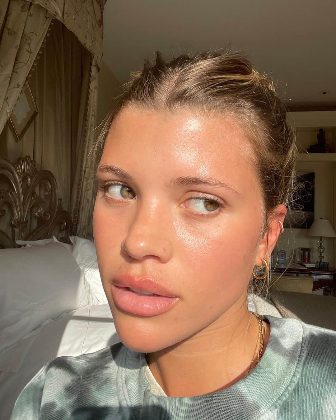 ソフィア・リッチーのインスタグラム：「Morning 🌞」