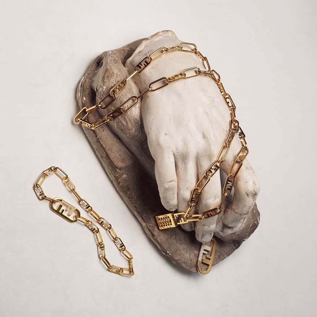 Fendiのインスタグラム：「A statement of tradition and modernity. The Fendi O’Lock jewelry collection created by @delfinadelettrez exclusively for the #FendiFW21 ready to wear runway show.   Artistic Director of Couture and Womenswear Collections: @MrKimJones Artistic Director of Accessories and Menswear Collections: @SilviaVenturiniFendi Jewellery Creative Director: @delfinadelettrez  Creative Director: @Ronnie.Cooke.Newhouse Photographer: @caspersejersenstudio  Antiques: @galerie.chenel」
