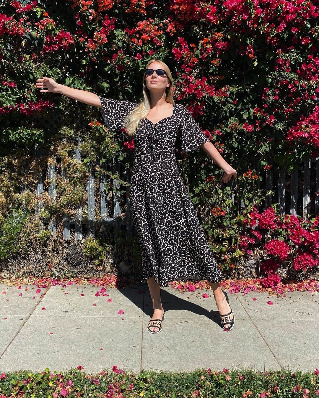 のインスタグラム：「Did someone say 𝓢𝓹𝓻𝓲𝓷𝓰 🌱  This is the new @HVN Emily dress!」