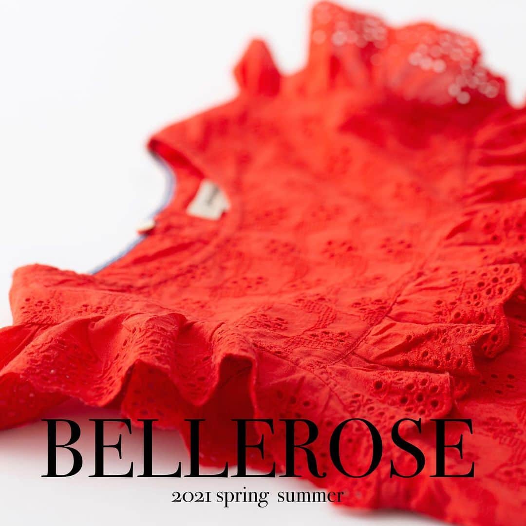 LILI et NENEさんのインスタグラム写真 - (LILI et NENEInstagram)「BELLEROSE_blouse 胸元や肩を飾るレースのフリルがガーリーな ブラウス。リップスティックとつけられた 真っ赤な色も魅力的です！ ．  @lilietnene プロフィールリンクより リリエネネWEBサイトへ  よろしければご購入されたお客さまは #lilietnene のタグづけをして投稿して 頂ければ嬉しいです！  パリのこども達とのライフスタイルや、 情報を発信する @lilietnene_paris もぜひご覧ください。 ．  #bellerose #ベルローズ #ベルギー発ブランド #キッズブラウス #lilietnene #リリエネネ #babyfashion #kidsfashion #paris #出産祝い #gift #2021SSキッズファッション #2021SSベビーファッション #キッズセレクトショップ #キッズファッション女の子 #ベビーファッション女の子 #女の子のママ」2月28日 20時41分 - lilietnene