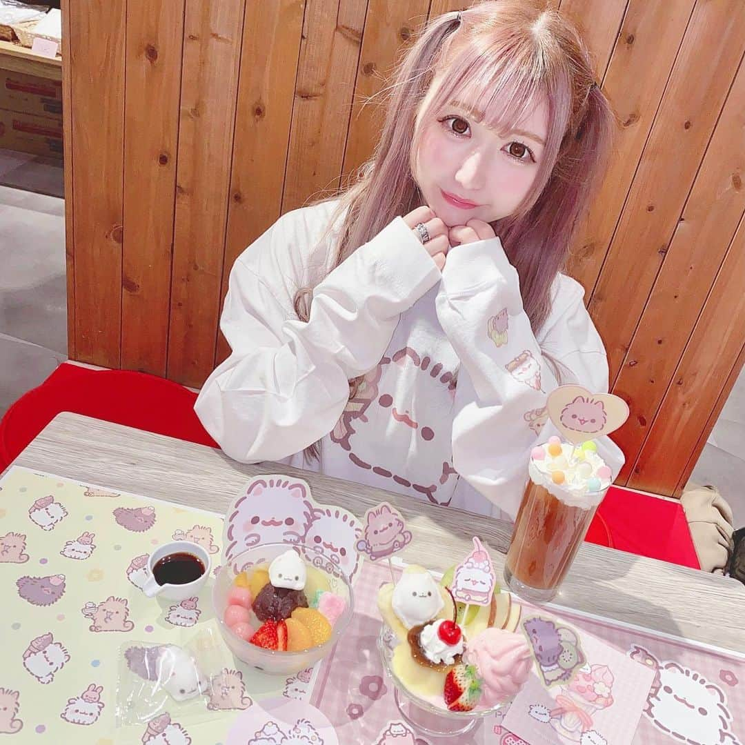 あいにゃんさんのインスタグラム写真 - (あいにゃんInstagram)「大好きなポメラニアンもちのカフェが期間限定でお台場にできたので行ってきたよ૮₍´｡• ᵕ •｡`₎ა 可愛すぎて癒しでしかなかった、、🥺💗 Tシャツも買ってその場できるくらいにはヲタクです🤞 * * #ポメラニアンもち #東京恋テラス #お台場 #お台場カフェ #コラボカフェ #キャラクターカフェ #東京カフェ #ハーフツイン  #自撮り女子 #被写体 #メイド #コンカフェ #コンカフェキャスト #サロモ #アイドル #地雷メイク #美男美女と繋がりたい #お洒落さんと繋がりたい #推しのいる生活 #推し #推ししか勝たん #推し事 #隠しきれないヲタク #隠しきれないオタク #トレーナー女子 #japanesegirl #maid #followforfollowback #いいね返し #フォローミー」2月28日 20時50分 - ainyan0310