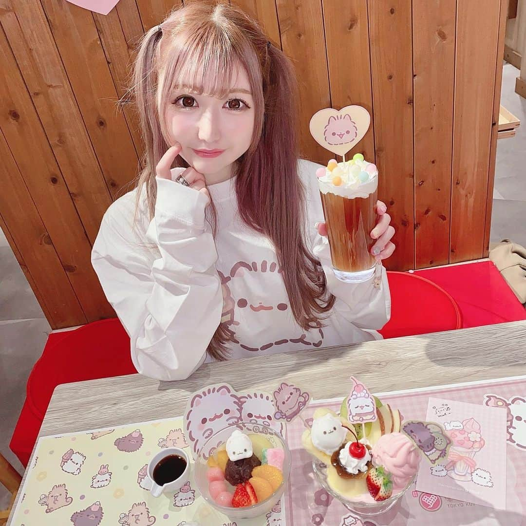 あいにゃんさんのインスタグラム写真 - (あいにゃんInstagram)「大好きなポメラニアンもちのカフェが期間限定でお台場にできたので行ってきたよ૮₍´｡• ᵕ •｡`₎ა 可愛すぎて癒しでしかなかった、、🥺💗 Tシャツも買ってその場できるくらいにはヲタクです🤞 * * #ポメラニアンもち #東京恋テラス #お台場 #お台場カフェ #コラボカフェ #キャラクターカフェ #東京カフェ #ハーフツイン  #自撮り女子 #被写体 #メイド #コンカフェ #コンカフェキャスト #サロモ #アイドル #地雷メイク #美男美女と繋がりたい #お洒落さんと繋がりたい #推しのいる生活 #推し #推ししか勝たん #推し事 #隠しきれないヲタク #隠しきれないオタク #トレーナー女子 #japanesegirl #maid #followforfollowback #いいね返し #フォローミー」2月28日 20時50分 - ainyan0310