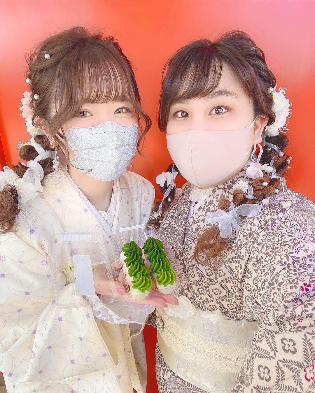 Kanaのインスタグラム：「ㅤ ㅤ あやかなで今年初Village👘🤍🌿 ㅤ ㅤ やっぱりVillageは着物もヘアアレンジも 抜群に可愛いよ〜😭💓 ㅤ 久しぶりの可愛いに 本当にテンション上がった🥲💖 ㅤ ㅤ ㅤ ㅤ ㅤ ㅤ ㅤ #aya_kana ㅤ ㅤ #ヴィレッジ #浅草観光 #浅草着物レンタル #着物 #着物コーディネート #アンティーク着物 #リボンヘアアレンジ #着物ヘアアレンジ #ヘアアレンジ #浅草寺 #浅草 #マスク女子 #villagetokyo #kimono #asakusa」
