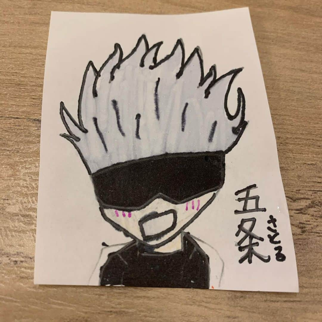 杉浦太陽さんのインスタグラム写真 - (杉浦太陽Instagram)「セイアが描いた、 五條悟のイラスト(^^)  呪術廻戦！ ジャンプもアニメも最強に面白いよね♪  @sugiurataiyou_official  #セイア #セイ画伯 #かわいいイラスト #五條悟 #呪術廻戦 #親子で大ハマり中」2月28日 20時57分 - sugiurataiyou_official