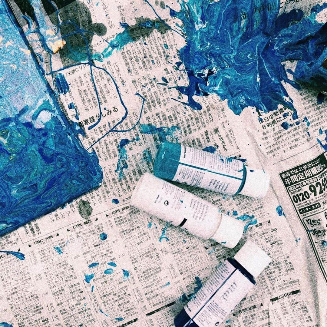 橋本聖子さんのインスタグラム写真 - (橋本聖子Instagram)「blue on the beach🏖 この間見た海の大きな絵を描いてみたよ🎨 @pebeo_japon   友達には、象に見えるって言われたけど、みんなは何に見える？🐘🌊  #art #pebeo #世界堂 #アート」2月28日 20時58分 - _seikohashimoto