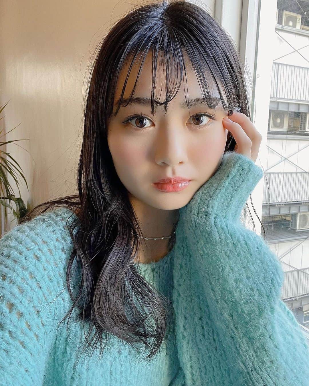 安村真奈のインスタグラム：「最後に表紙のオフショを🌷﻿ 自分の事の様に喜んでくれて、たくさん長文の感想を送ってくれて、幸せすぎる1ヶ月間でした💗﻿ 卒業間近にピン表紙を飾らせて頂くことができたのは、どんな時も応援して下さる皆さんのお陰です。﻿ 本当に有難うございます！﻿ そして明日はニコラ4月号発売です！﻿ ニコモとして最後の号になります☺︎﻿ 楽しみにしててね🤍﻿ ﻿ #安村真奈 #ニコラ」