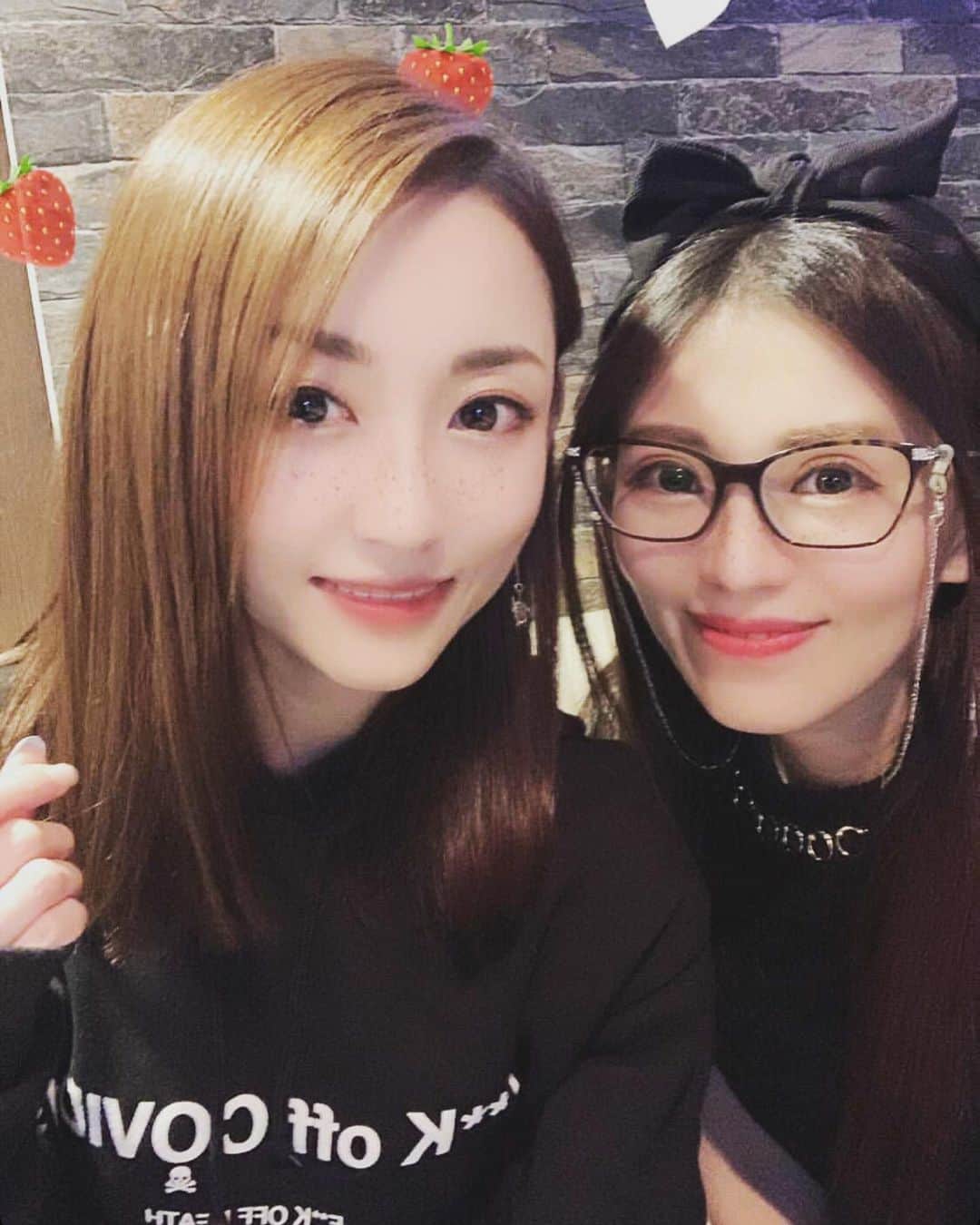 のインスタグラム：「みんな大好きみるくてぃーちゃん🍼💓💞  けんちゃんが#ポコチャ のイベントで勝ち取った#イベリコ豚 をみんなでしゃぶしゃぶにして食べたよー😊 (けんちゃんの写真が無いw)  ランボーさんから#まい泉 の#カツサンド  いただきました𓃟ﻌﻌﻌ❤︎ ありがとうございます🙌✨  #豚祭り🐷」