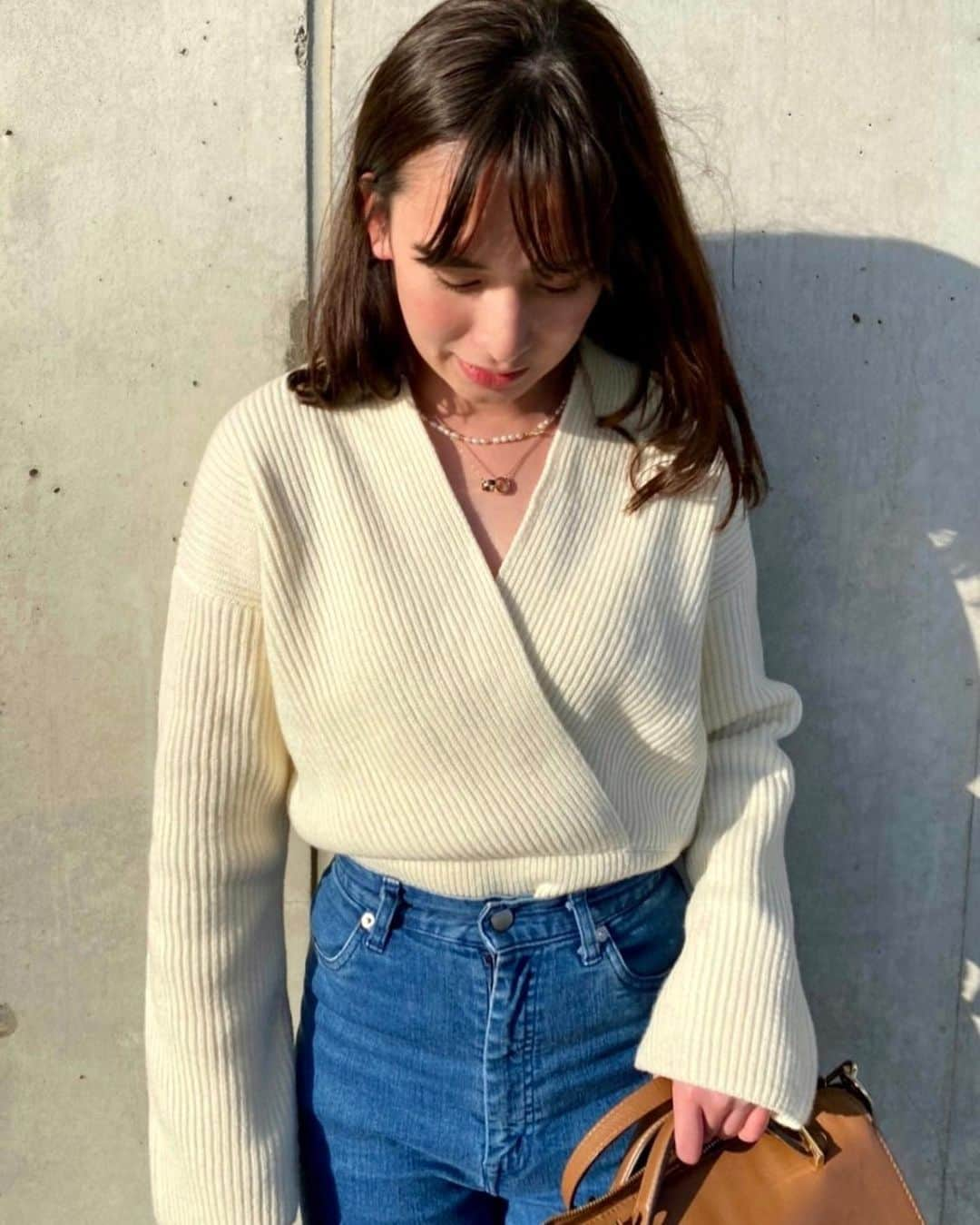 持永真実さんのインスタグラム写真 - (持永真実Instagram)「#まみふく ❤︎❤︎ 🏷 knit： @modue_official  denim： @editforlulu  bag： @michaelkors  necklace： @piacerestore」2月28日 21時11分 - mami_mochinaga