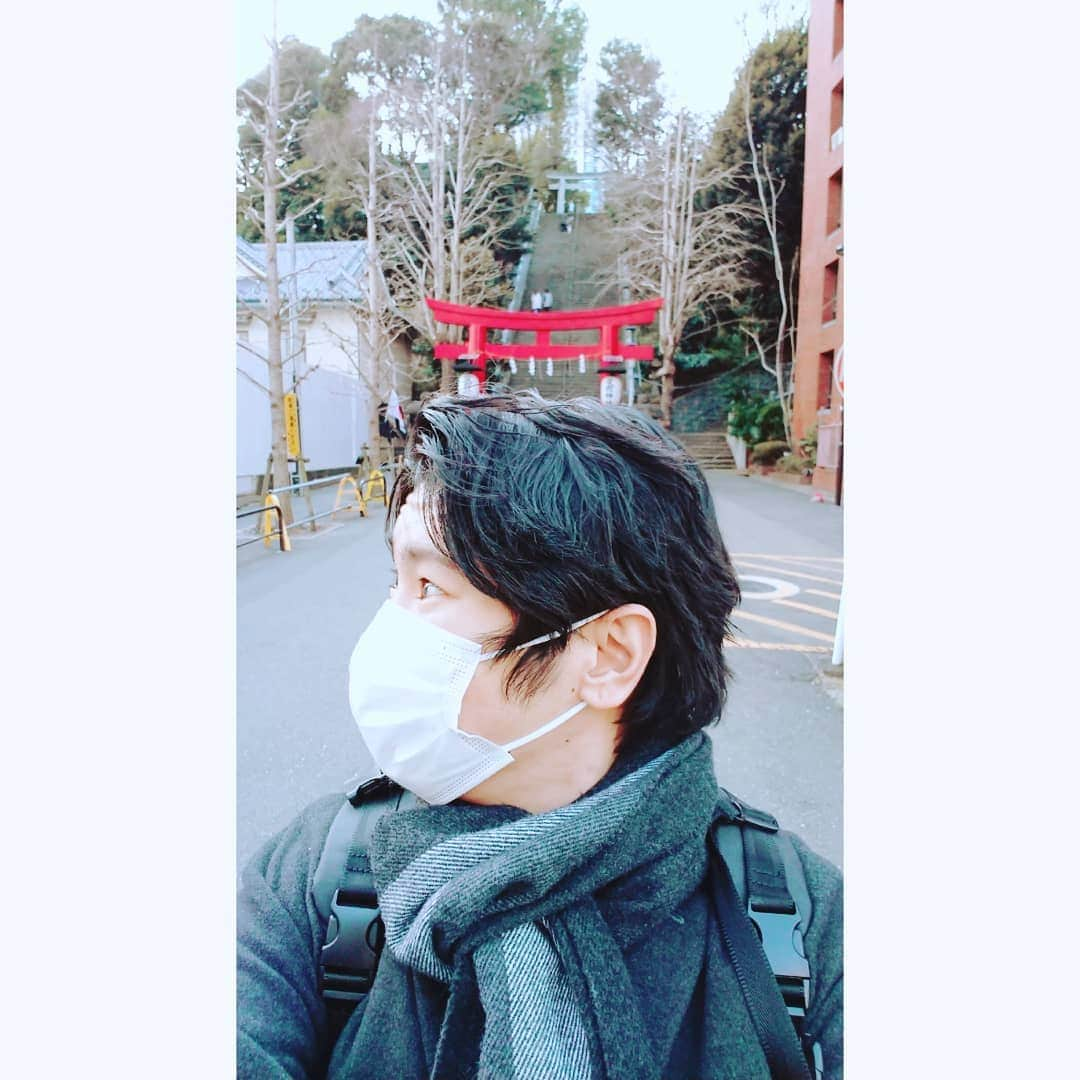 乙杉和平さんのインスタグラム写真 - (乙杉和平Instagram)「皆さん、これが出世の石段ですって。 傾斜エグいです。出世の道は目にも険しい石段なんですね。。。  本日はABCテレビよる11:55 ｢ももいろ あんずいろ さくらいろ｣ 第2話、放送日です👏 今週も話題の私の知らない｢ももキュン｣が繰り広げられているのでしょうか。楽しみです。放送されない地域の皆さんは見逃し配信でお楽しみください。 たぶん私、いると思います。いると思いたいです。せっかく出世の石段上ったのだから。いなかったらごめんなさいですけど、観てください🙇✨ もっと出世できるよう、がんばります🙋  #俳優 #乙杉和平 #出世したい #北海道 #道産子 #aikoジャンキー #テレビ大好き #セントラル #役者 #タレント #芸能 #actor #japaneseactor #actor #演员 #배우 #photography #撮影 #神谷町 #愛宕神社 #出世の石段 #ももいろあんずいろさくらいろ #ももあん #ももキュン」2月28日 21時14分 - otosugi_wahei