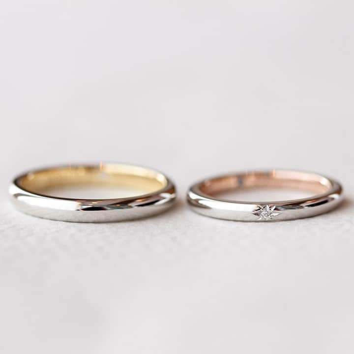 ith / イズ オーダメイド結婚指輪さんのインスタグラム写真 - (ith / イズ オーダメイド結婚指輪Instagram)「お二人が選ばれたのは 《ノクターン》という結婚指輪。  二色の地金でお仕立てした コンビカラーのデザインは、 コントラストが美しく目を引きます。  お色味はそれぞれお好みの色で お仕立てしました。  結婚指輪らしさの中にも お二人だけが分かるこだわりを そっと添えて完成しました。  ▽ 指輪について 結婚指輪(男性)：ノクターン Pt900/K18YG：131,000円〜  結婚指輪(女性)：ノクターン Pt900/K18PG：129,000円〜  公式ハッシュタグ🤳✨ #イズマリッジ  【オンラインサポートOPEN】 お二人それぞれのご自宅にいながら 指輪のオーダーメイドができる、 ithのオンライン相談もご活用ください💻 ご試着最多6点まで、レンタル可能です💍  #マリッジリング #エンゲージリング #結婚指輪 #婚約指輪 #カスタマイズ #指輪 #ダイヤモンドリング #婚約 #プレ花嫁 #ナチュラルウェディング #結婚指輪探し #指輪選び #指輪探し #結婚指輪選び #ペアリング #プロポーズ #特別感　 #オーダーメイドリング #結婚指輪オーダー #ゴールドリング #パーソナライズ #結婚準備 #花嫁  #2021春婚 #2021夏婚 #2021秋婚」2月28日 21時15分 - ith_marriage