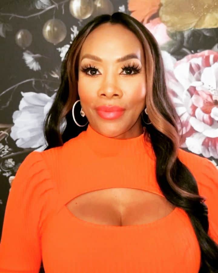 ヴィヴィカ・A・フォックスのインスタグラム：「Happy Blessed Sunday! #SistahSalute HEY Atlanta get ready to celebrate #WomensHistoryMonth as Vivica Fox PRESENTS "The Funny By Nature Comedy Tour" with QUEENS @justnesh  @crystalpcomedy  @ashimafranklin @kellykellz22 I'll be in the building celebrating too March 19th-21st! Get ya tix NOW www.uptowncomedy.net See y'all soon dawlings! #LifeIsGood #GodIsGood #Blessed #Respect #GurlPower #VivicaFoxHair #TeamVivica #TeamFox #MyGrindDontStop #LegitimateCareer #BossMoves #LoveWins #COMEDY ClassicBadChicks 🤗💖🖤👸🏾」