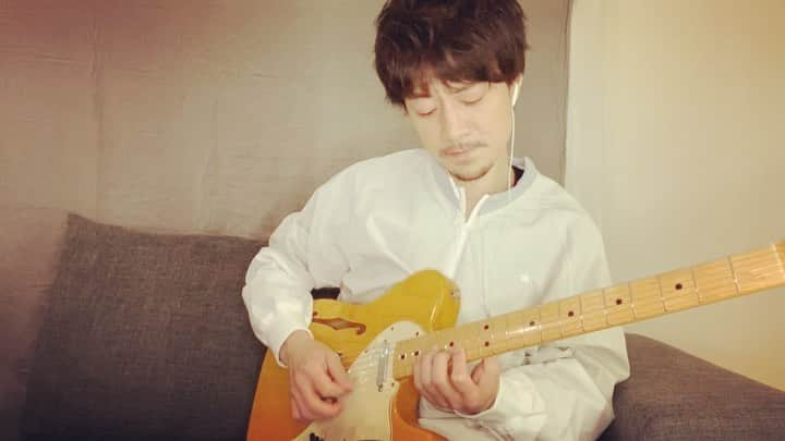 赤頭隆児のインスタグラム：「フレットを打ち替えた！ #frederic #LIGHT #guitar #guitarist #instaguitar #guitarstagram #fender #telecasterthinline #vintageguitar #OX」