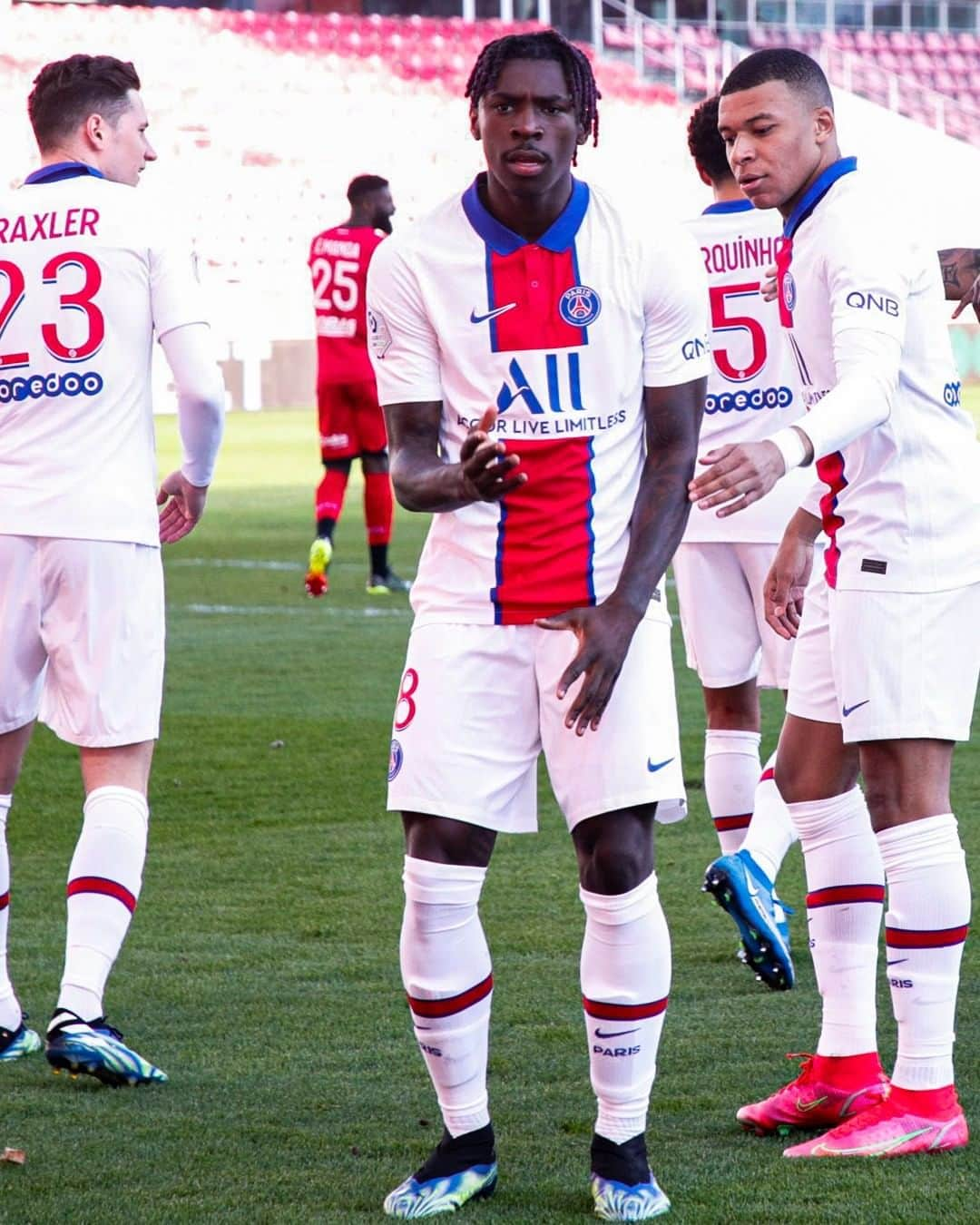 パリ・サンジェルマンFCさんのインスタグラム写真 - (パリ・サンジェルマンFCInstagram)「❤ #BirthdayBoy 💙 . 🤩 @moise_kean  . #WeAreParis #HappyBirthday #JoyeuxAnniversaire #ICICESTPARIS #AllezParis #PSG #ParisSaintGermain #Paris #Football」2月28日 21時22分 - psg