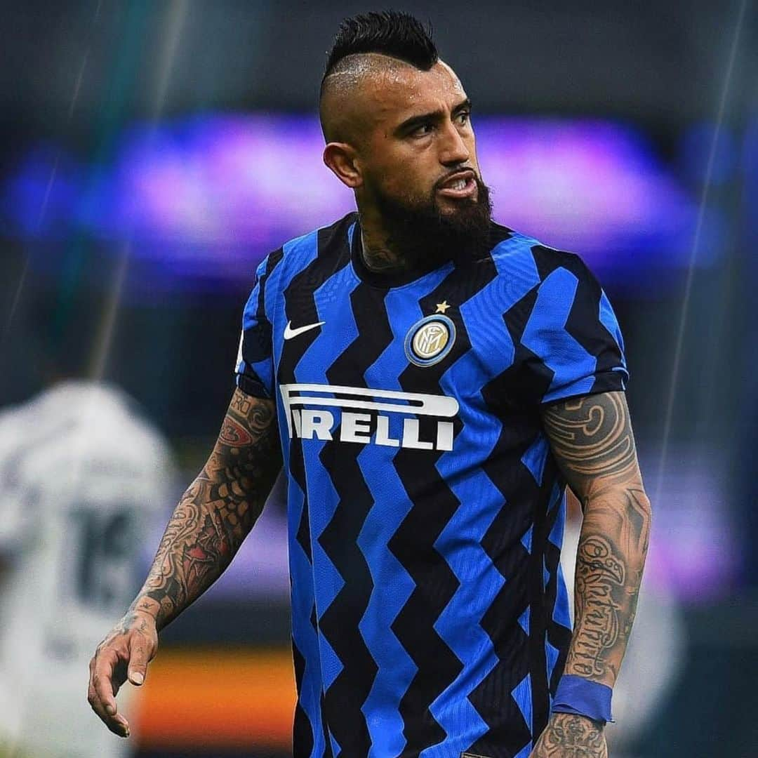 アルトゥーロ・ビダルさんのインスタグラム写真 - (アルトゥーロ・ビダルInstagram)「Vamos equipo!!!💪🏽💪🏽💪🏽 juntos podemos contra todos!!! 💪🏽🔥😉 Forza @inter🖤💙」2月28日 21時23分 - kingarturo23oficial