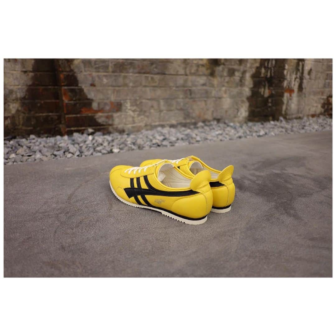 のインスタグラム：「. PANTHER GT DELUXE LE col. YELLOW  MADE  IN JAPAN . ====================== モデル名：パンサーGTデラックスLE . col : イエロー ALLスムースレザーのNEWモデル . ユニセックスサイズ展開 . 日本製 ====================== . . . #panthergtdeluxele #パンサースニーカー #パンサー #panther_jp」