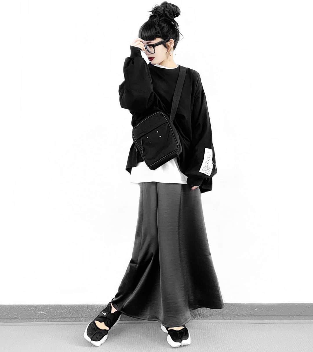 lve_xxxxのインスタグラム：「.﻿ .﻿ ⚫️⚪️﻿ ﻿ ﻿ －－－－－－－－－－－－－－－－－－﻿ ﻿ ｺｰﾃﾞｱｲﾃﾑ詳細は﻿ WEARをご覧くださいませ。﻿ ﻿ ﾌﾟﾛﾌｨｰﾙのURLよりご覧頂けます☺︎﻿ ﻿ WEARもfollow﻿ 宜しくお願い申し上げます！﻿ ﻿ －－－－－－－－－－－－－－－－－－ ﻿ ﻿ ﻿ ﻿」