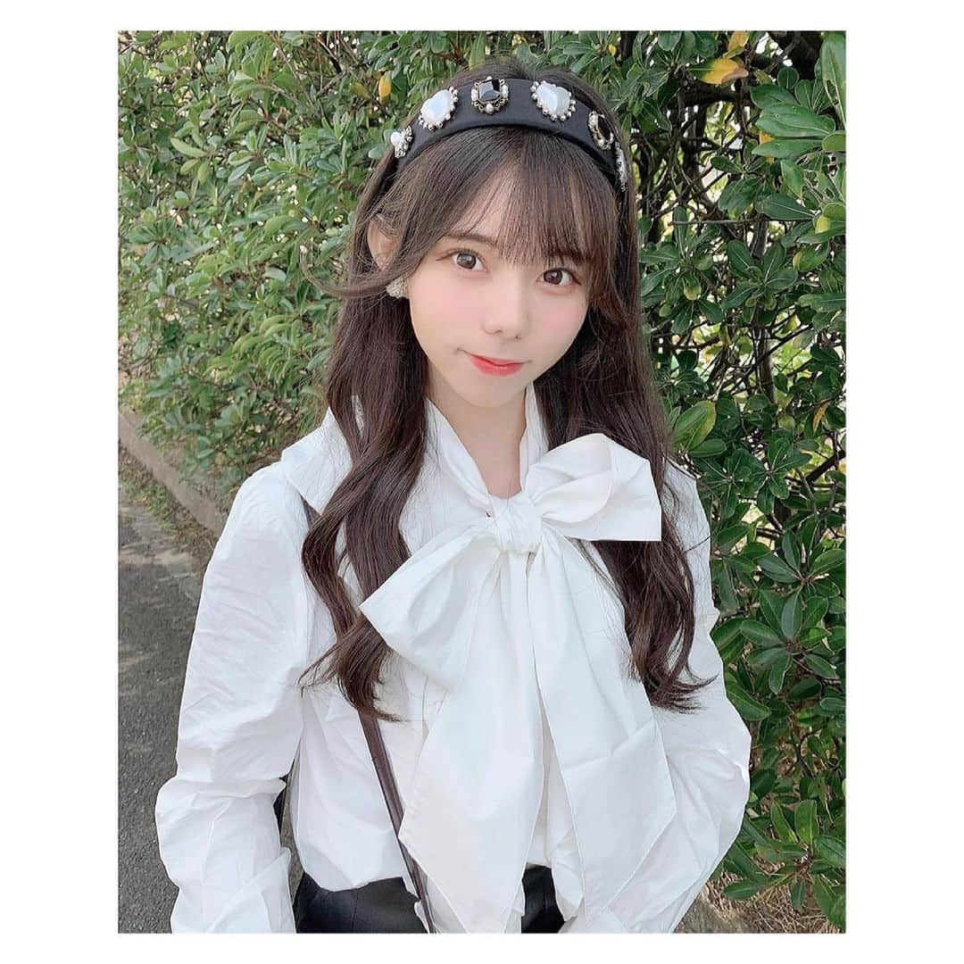 大森莉緒さんのインスタグラム写真 - (大森莉緒Instagram)「・ ・ 女の子らしい服装どうですか…🤤💭 ・ ・ ずっと探し求めてた、好みのリボンブラウスにやっと出会えたんだ~~🕊🤍 ・ ・ そして、新しいカチューシャもGETしたよ😘 ・ ・ #大森莉緒 #おーりお #おりおんず #リボンブラウス #リボン #カチューシャ #韓国ファッション #ヨシンモリ #daisylotte #blouse #white #instagood #instapic #instafashion #good #ootd #좋아요 #셀카 #셀카그램 #추억 #먹스타그램」2月28日 21時35分 - rio.ohmori