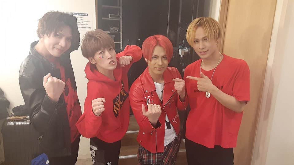 のインスタグラム：「2021.2.11 HIKARU.生誕祭 〜ALL HIKARU WANT〜  ALL I WANT  相変わらずの歌のパワーに毎回笑う👏 わたしも全開でした！ありがとう😊 またやろう✊  んで衣装は赤で！ 言われて、何もないぞーと思ったらGoogleさんが5年前の写真ですって５年前のひかバの写真通知してしてナイスでした笑  ちなみにこのパーカーは甥っ子のりゅうきにあげていて、りゅうきもたくさん着てた為死ぬほど毛球がフルパワーでした🤣」