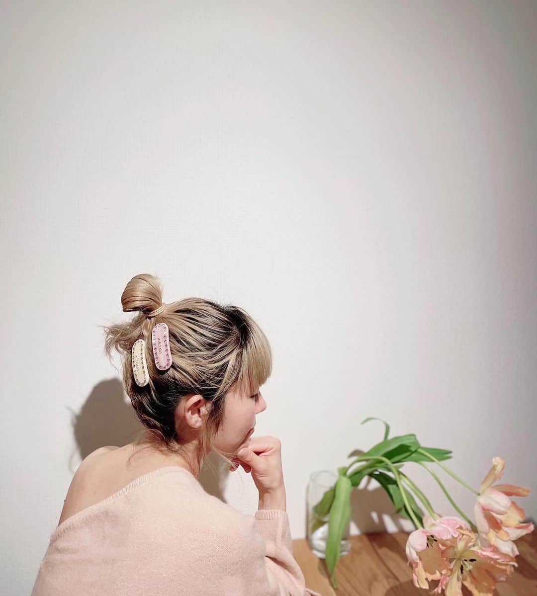 SHOCOさんのインスタグラム写真 - (SHOCOInstagram)「バレッタ🌷#hairaccessories #prada #バレッタ」2月28日 21時46分 - kozasho