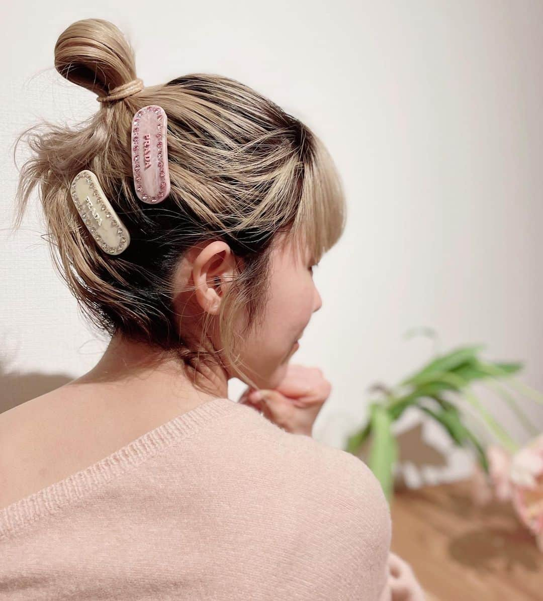 SHOCOさんのインスタグラム写真 - (SHOCOInstagram)「バレッタ🌷#hairaccessories #prada #バレッタ」2月28日 21時46分 - kozasho