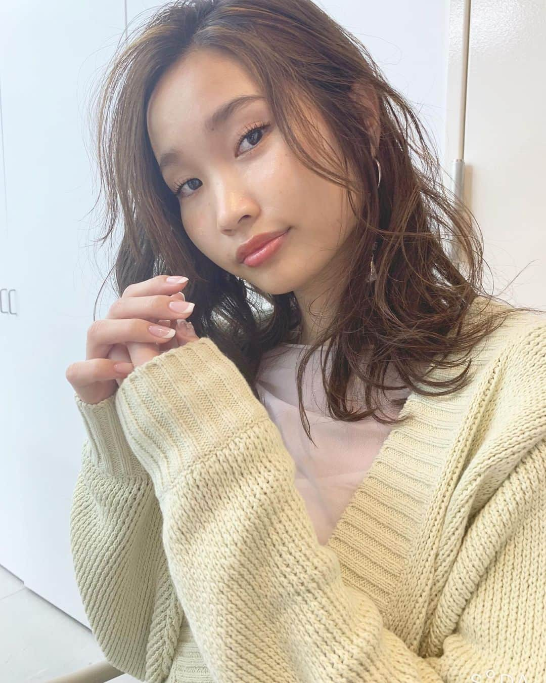 佐々木千紘のインスタグラム：「2月も沢山のご来店をありがとうございました🙇‍♀️🎀💞3月は予約の入りが早いです💕3月も是非よろしくお願い致します✂︎💞💕  .  #romp恵比寿#恵比寿美容室#恵比寿サロン#ハイライトカラー#フェイスフレーミング#いつもありがとうございます」