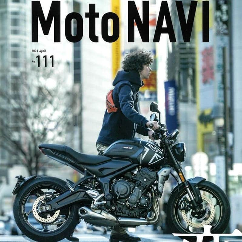 山下晃和さんのインスタグラム写真 - (山下晃和Instagram)「【MOTO】MOTO NAVI最新号発売中。毎号連載ページをいただいている「こだわり番外地」です。  なぜか好評らしく みなさまからの熱い応援メッセージをいただく度に感謝しております。  今回も編集T氏とフォトグラファーのOさんが大爆笑するほどのキモ撮りの格好をしていたみたいです  サロモンのシューズはエッジが効いたデザインでカッコ良くて、素晴らしいトレイルランニングシューズなので、そこだけはお伝えしておきます  #MOTONAVI #キモ撮り #きもどり #スニーカーフリーク #ツーリング #トレイルランニング #サロモン #SALOMON #トレラン #腓腹筋 #KTM #アドベンチャー #文章も読んでくださいね #ライターなので #文章が仕事です #モトナビ #オートバイ #バイク #モーターサイクル #motorcycle」2月28日 21時40分 - travel_akikazoo