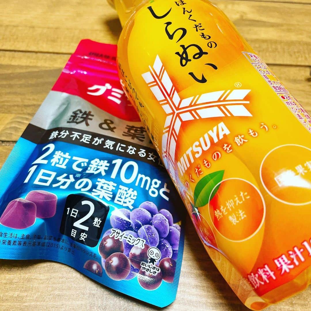 脇田唯のインスタグラム：「🥲 今日は生理で1日死んでた。 3ヶ月に一回くらい 重た目のが来る。 高校生の頃は痛くなかったのに。 運動しないからか？  生理に理解のある男性って それだけで神様みたいに思える。  嫌な顔しないで こういうの買ってきてくれるの まじでありがたい。  Instagramは私の日記とか 備忘録的な記録にもなってるので 素敵な彼氏自慢がしたい訳じゃなくて、 この感謝を書き留めてると思って 勘弁してください（笑）  鉄分ありがたい。 もともと貧血気味なので。 そして、 なぜか普段はあまり飲まないけど スッキリした炭酸が 気が狂いそうな程、飲みたくなる。  #生理痛」
