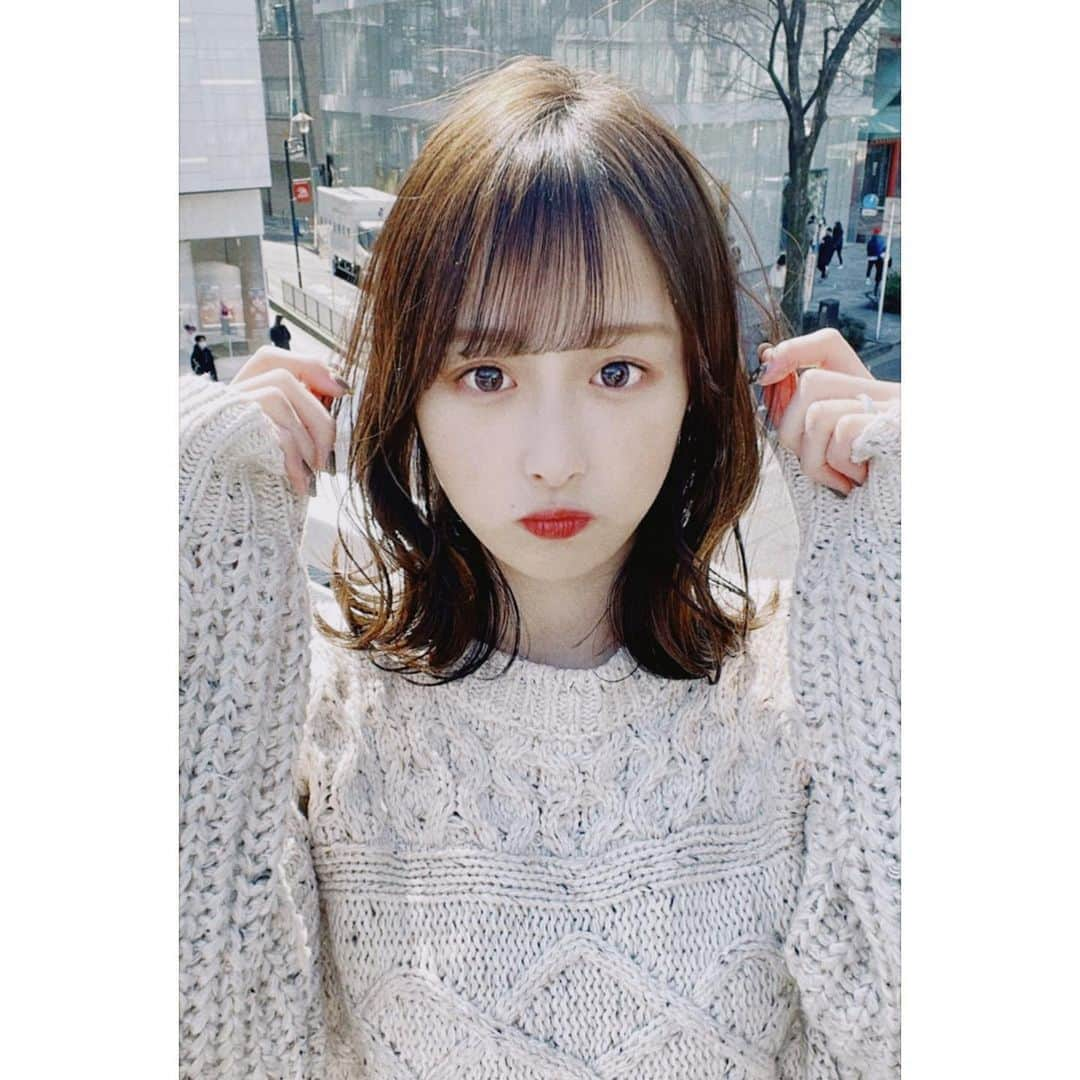 谷川奈々穂さんのインスタグラム写真 - (谷川奈々穂Instagram)「勝大さんありがとうございました🐈🤍  最近私が考えた事を少しおすそ分けしますね😳  誰か他人と話す時にこれを言ったら相手はどう思うのだろうどう感じるのだろう傷つくのかなって思う時があります 相手の立場になって考えるってとても大切だけど相手が今まで見てきたものと私が今まで見てきたものって360度違うし相手がどう受け取るかなんて分かりきらないことなのに考えてしまうことありませんか でも、ある時に「痛みをともなう経験をしないと、痛みそのものすら分からなくなります」と言う言葉を見て考え方が少し変わった気がします 受け取る側にその言葉を受け取るだけの感受性があれば、誰かが作れれば、私が作れれば」2月28日 21時42分 - aizawa_natsuki_