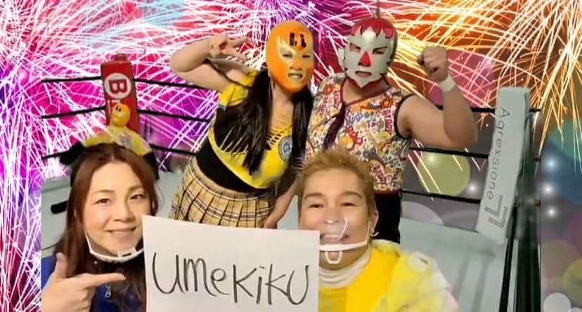 のインスタグラム：「昨日の17live X LLLPW-Xイベント《女子プロレスの扉》はいかがだったでしょうか? 企画の1つ視聴者参加型の ジェスチャーゲームの視聴者の中から、MVPのUmeKiKuさんと記念撮影(^^) #17live #llpwx #女子プロレス #視聴者参加型  #ジェスチャーゲーム  #mvp  #神取忍」