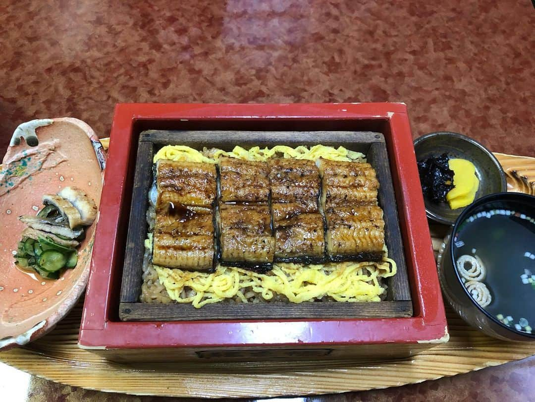 中島浩二さんのインスタグラム写真 - (中島浩二Instagram)「仕事終わりで、せいろ蒸し食べて来ただすよー🤣🤣🤣  西鉄柳川駅の目の前、福泉操というお店。 女将さんが楽しい人で😊  ちなみに、せいろ蒸しが美味しいのは勿論、他のメニューも美味しくって。  なので、せいろ蒸しの他にモツチャンポンとマグロの漬け丼の大盛り食べただすーー🤣🤣🤣  ちなみに、ここは鰻巻きも美味しくて😊  柳川に行ったら、是非😊だすーー😊  #鰻のせいろ蒸し　#モツチャンポン #マグロの漬け丼　#福泉操 #柳川グルメ　#西鉄柳川駅」2月28日 21時59分 - koji_nakajiii