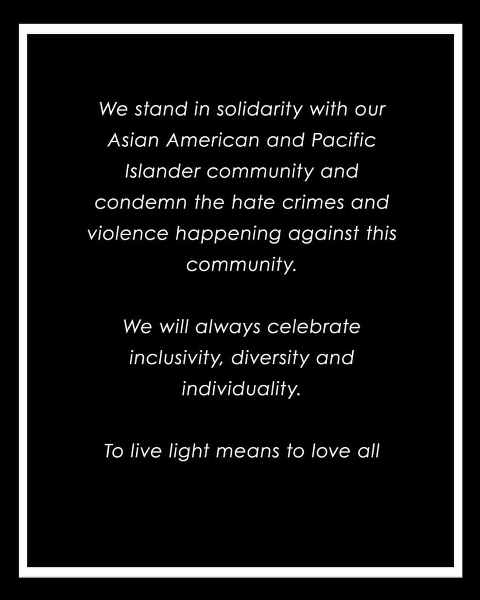 キプリングさんのインスタグラム写真 - (キプリングInstagram)「Living Light Means Loving All.   We stand in solidarity with our Asian American and Pacific Islander community and condemn the hate crimes and violence happening against this community. We will always celebrate inclusivity, diversity and individuality. To live light means to love all and we stand with you.  To learn more, and see how you can report and stop the hate visit @stopaapihate. #StopAAPIHate #StopAsianHate」2月28日 21時59分 - kiplingusa