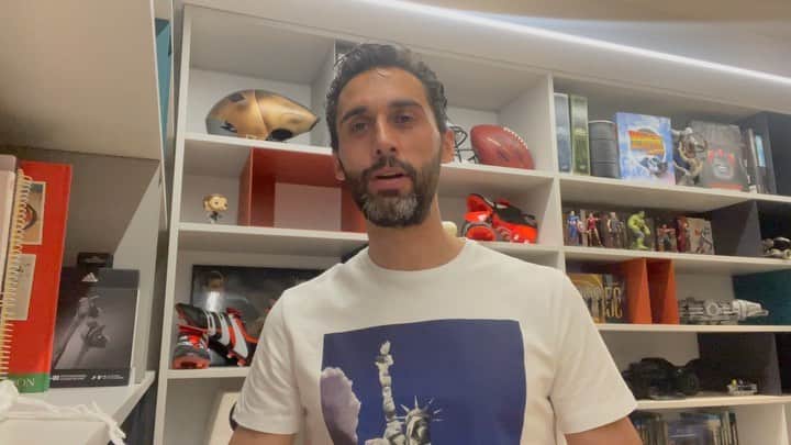 アルバロ・アルベロアのインスタグラム：「Os invito a todos a descubrir y colaborar con @afanionclm, una asociación que brinda ayuda y apoyo a los niños con cáncer. ¡Toda ayuda es poca! Muchas gracias 🙏🏼」