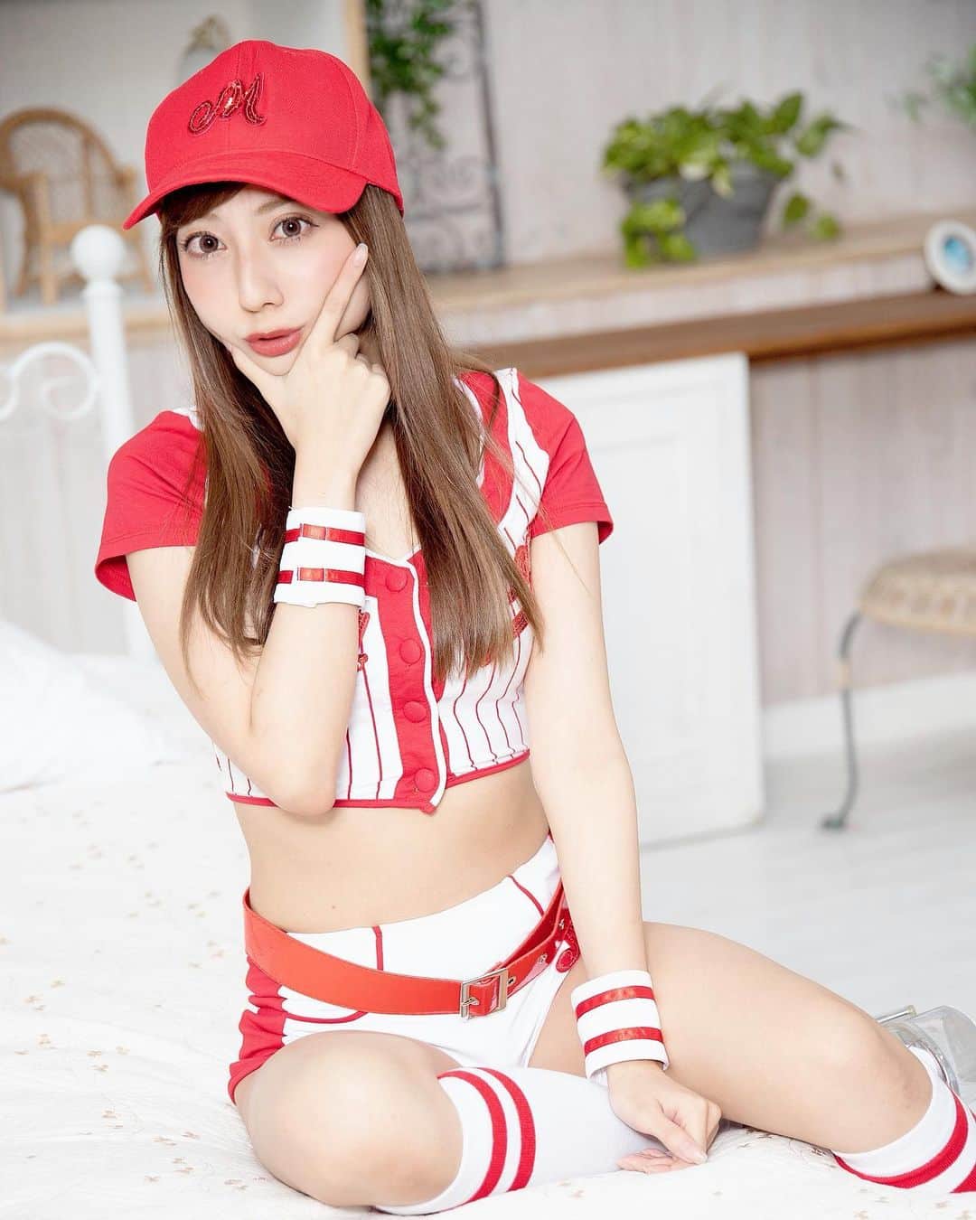 美羽フローラのインスタグラム：「2月が終わっちゃうね！ 今月もありがとうございました❤ 捻挫したり、Twitter凍結したり散々だったけど😂笑 . . #撮影会 #lovenir撮影会 #撮影会モデル #コスプレイヤー #cosplayer #japaneseculture #malymoonオリジナル #野球女子  #フォローミー #followme」