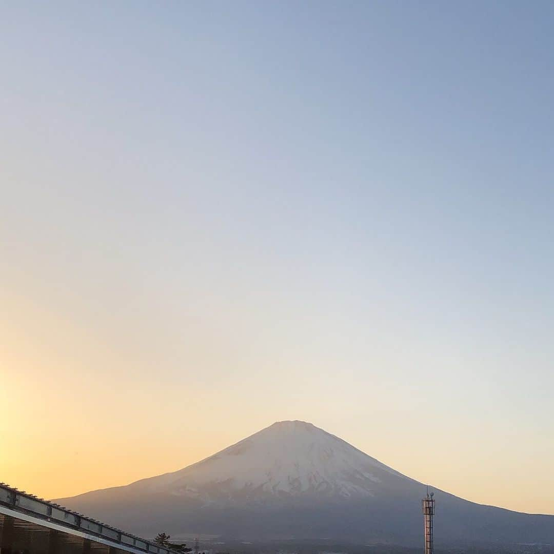 maho takatokuのインスタグラム：「. 癒された🗻🗻」