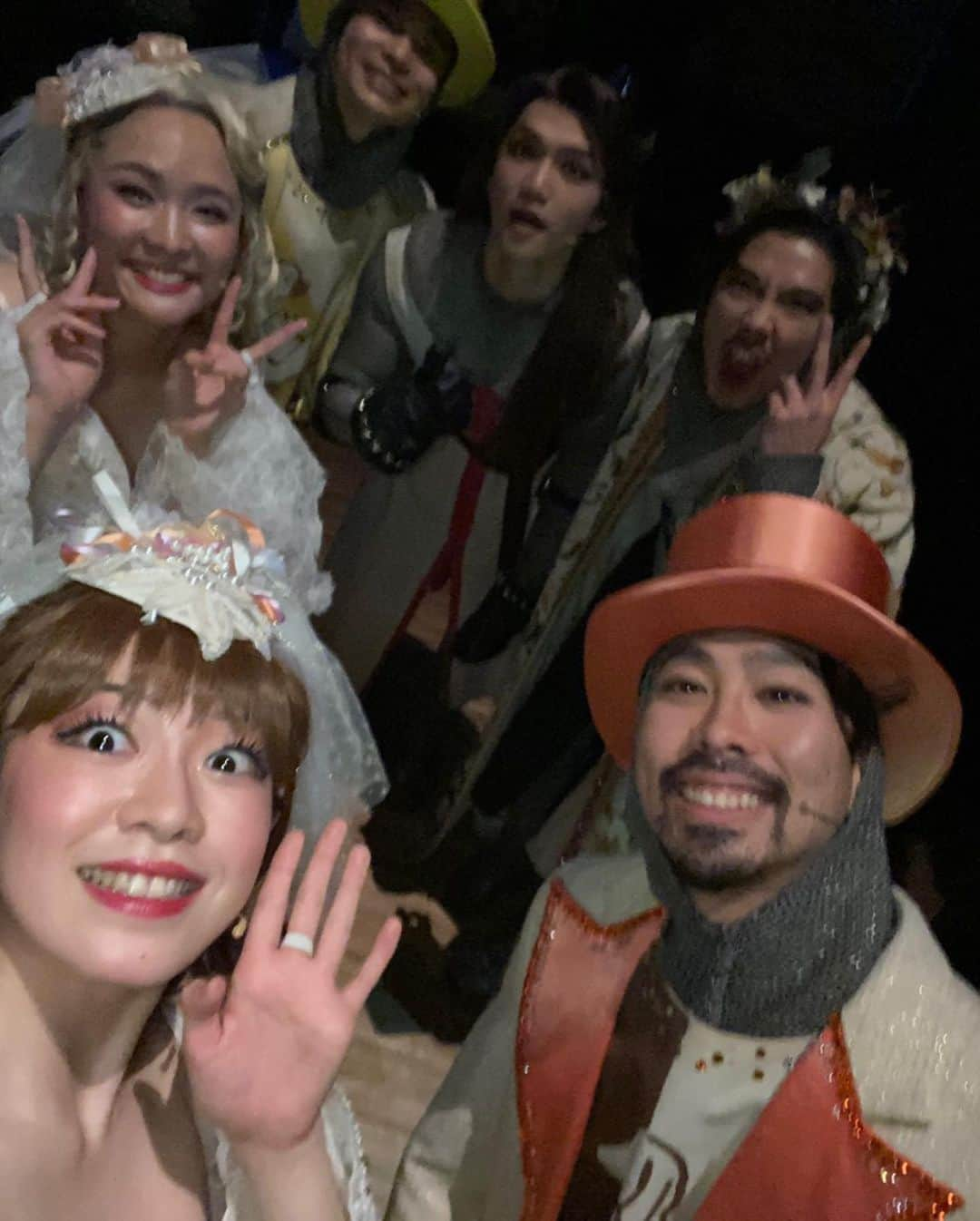 賀来賢人さんのインスタグラム写真 - (賀来賢人Instagram)「SPAMALOT全公演終了しました。 来てくださった方、本当に感謝しかないです、ありがとうございます。 こんな時期ですが皆さまと笑いを共有できて楽しかったです。 いいカンパニーだ。 もはやコスプレ大会でした。 ニッ❗️❗️❗️❗️」2月28日 22時08分 - kento_kaku