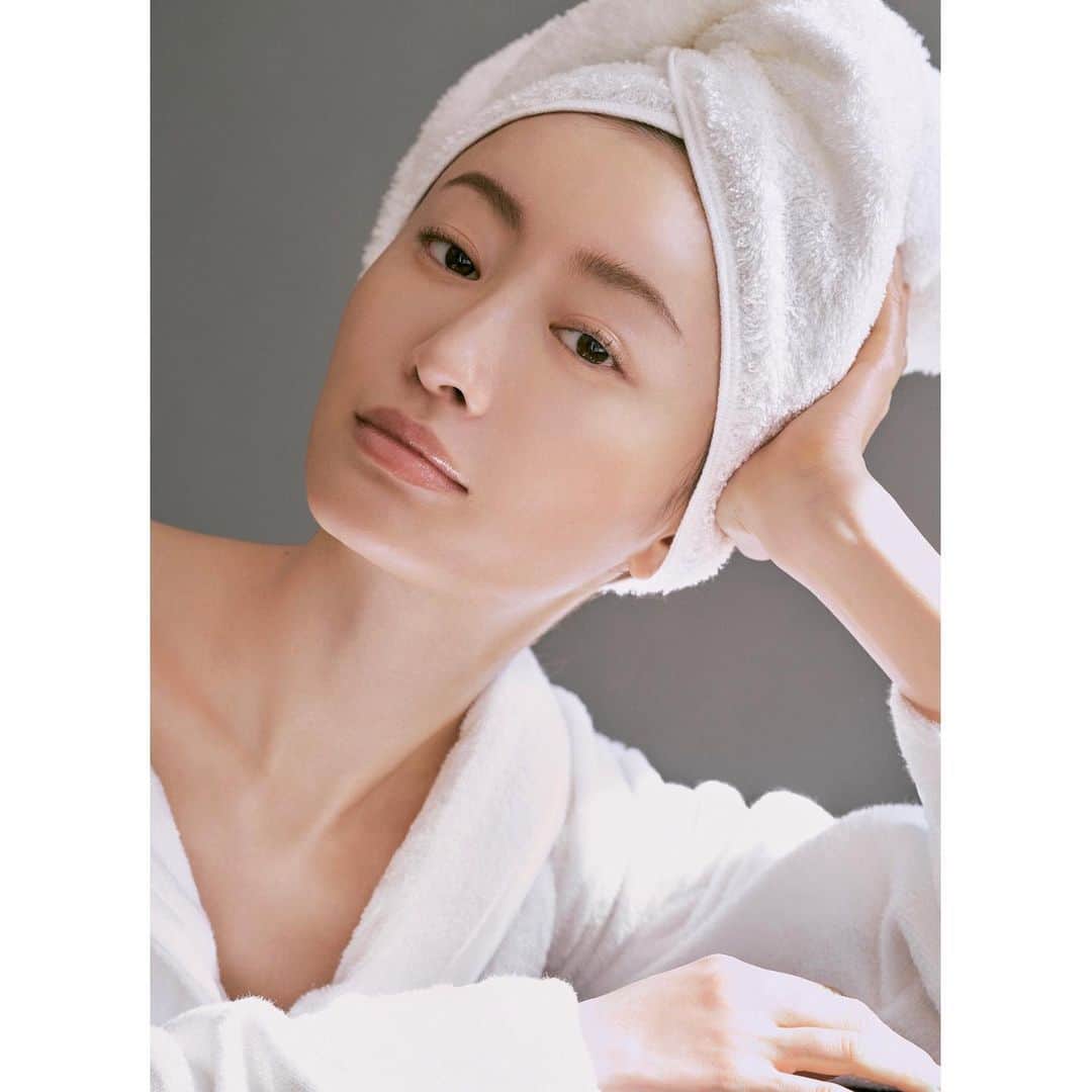 佐川理佳のインスタグラム：「@marika_matsumoto  @ginger_magazine  ph Kinya Ota sty Megumi Isaka hm Rika Sagawa wr Hisako Yamazaki  #GINGER4月号」