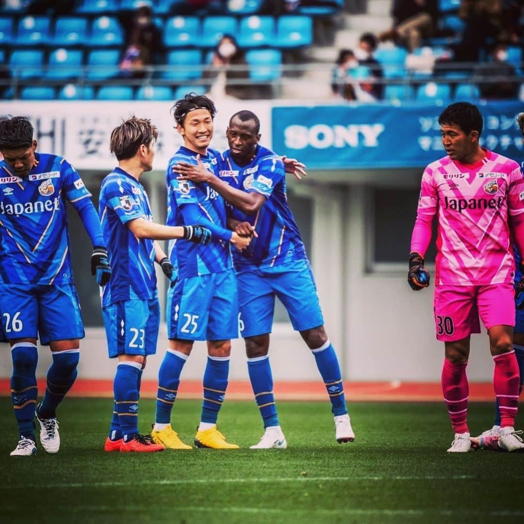 新里亮さんのインスタグラム写真 - (新里亮Instagram)「＋3 #vファーレン長崎 #vvaren  #正々道々 #jリーグ #jleague」2月28日 22時09分 - shinzatoryo_official