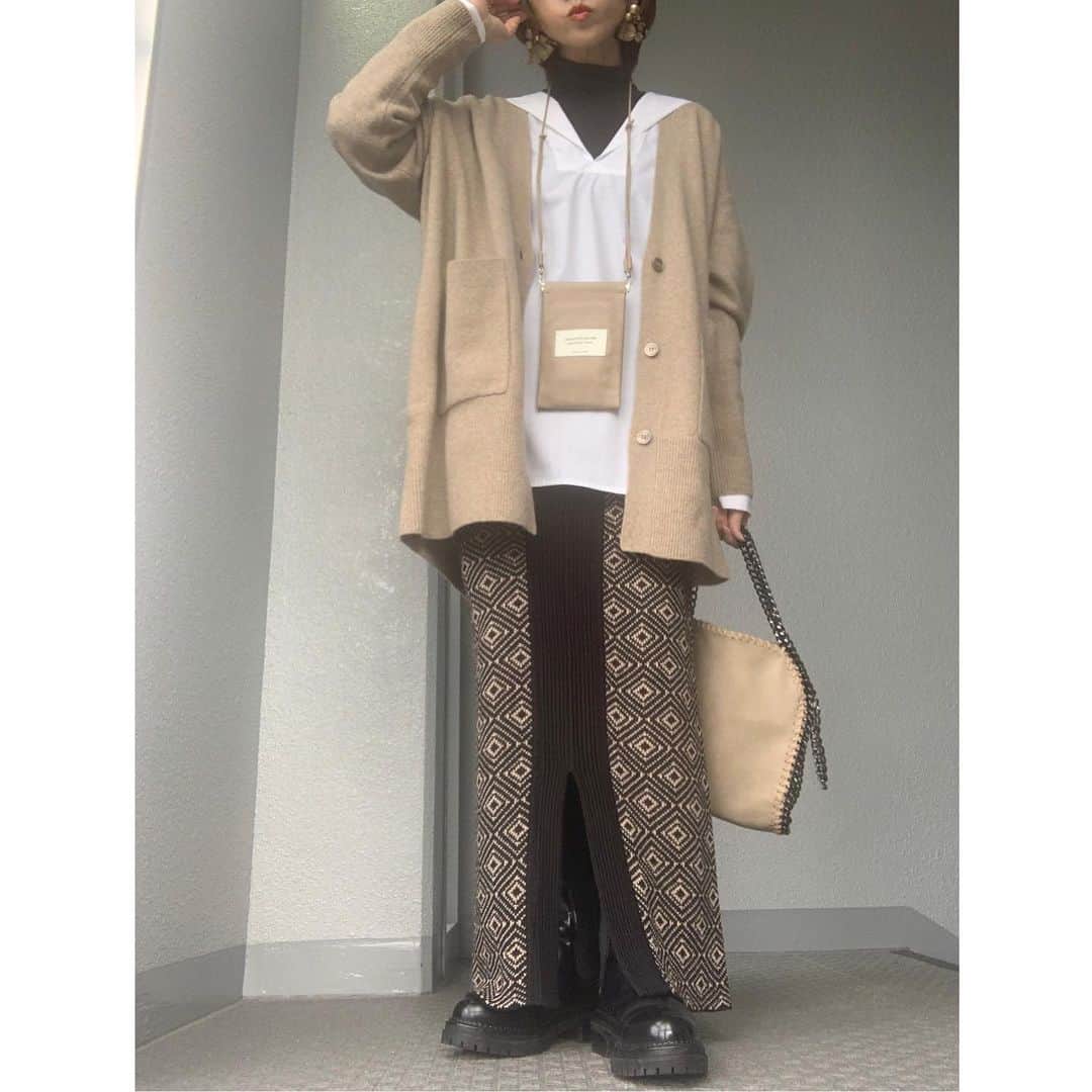 chieminsさんのインスタグラム写真 - (chieminsInstagram)「今日暖かかったな---ん☀️.°  でもヒートテックはまだまだ外せない🙈  脱いだら上下ヒートテック…  cardigan➸ #blackbymoussy  @magaseek(503477733) #magasta shirt➸#lavishgate  skirt➸#todayful  boots➸#greenlabelrelaxing  bag➸#aquagarage  mini pouch➸#beautifulpeople  pierce➸#chisamade   #code  #coordinate #ootd #outfit #mylook #ママ #コーデ  #mineby3mootd #like4like #お洒落さんと繋がりたい #ビュースタグラマー #ponte_fashion #chao_app  #156cm #156cmコーデ  #ショート #ショートヘア #ショートボブ #magasta2102」2月28日 22時21分 - chery0131