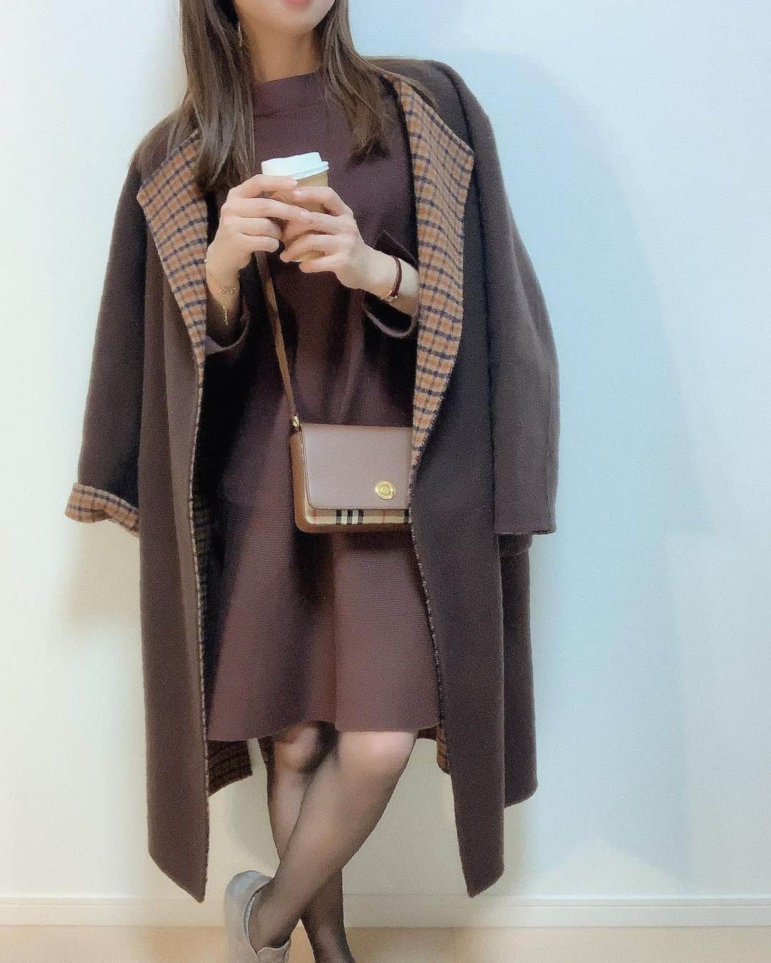 nyaachanさんのインスタグラム写真 - (nyaachanInstagram)「* だい~好きなブラウンとチェックまみれなコーデ🙌 コートがそろそろ着納めかなぁー？ あったかい日が続きそうな予感ですね☺️ このニットワンピ１枚で出れそう~☀️ * 靴もブラウンなんやけど、またまたコンバースで、これまた、ロゴのゴールドとかたまらなく可愛いねん🥺💓 星が好きな私、耳も星のアクセ、チラリ⭐︎ * #チェックコート　@slobeiena  #ニットワンピース#スターアクセサリー　@select.apricot  #スニーカー　@converse_jp  #カチューシャ#ショルダーバッグ　@burberry  * *  #春コーデ#instagood#instafashon#今日の服#今日のコーデ#おしゃれさんと繋がりたい#プチプラファッション#プチプラコーデ#カジュアルコーデ#着回しコーデ#大人カジュアル#韓国ファッション#きれいめカジュアル#きれいめコーデ#ガーリーコーデ#おちびコーデ#シャツコーデ#ワンピース#フォーマル#デートコーデ#ブラウンコーデ#チェックコーデ」2月28日 22時14分 - naokoko70